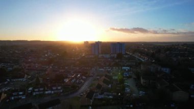 İngiltere 'nin Luton kasabasındaki Şehir Merkezi ve Binalarının Havadan Görünümü, Drone' un Yüksek Açılı Editör Görüntüsü.