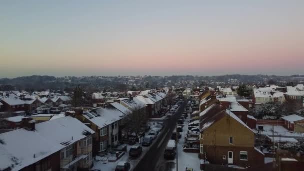 英格兰 2022年12月15日 雪崩后日落时英格兰卢顿市美丽的风景 镜头是用Drone的相机拍摄的 — 图库视频影像