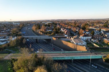 Gün batımında Luton Şehri ve Yolları