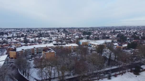 Letecký Pohled Luton City Pokrytý Sněhem — Stock video