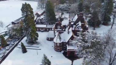 Luton şehrinin karla kaplı havadan görüntüsü