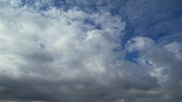 英国卢顿市上空美丽的天空 乌云密布 — 图库视频影像