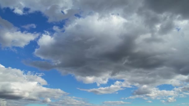 英国卢顿市上空乌云密布的最美天空 — 图库视频影像