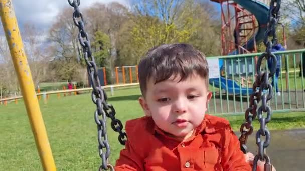 Storbritannien England Luton April 2023 Söt Asiatisk Pakistansk Baby Ahmed — Stockvideo