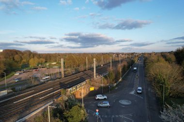 Luton, İngiltere, Birleşik Krallık - 7 Nisan 2023: Yol ve Trafik