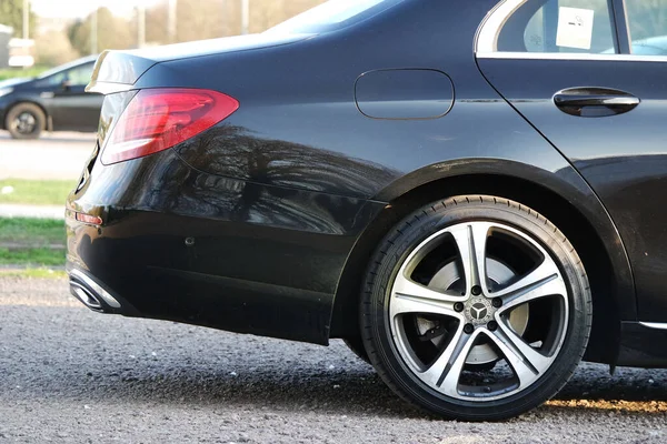 Luton, İngiltere, Birleşik Krallık - 7 Nisan 2023: Yol ve Trafik