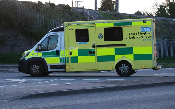 Luton, İngiltere, Birleşik Krallık - 7 Nisan 2023: Yol ve Trafik