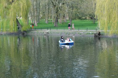 Luton İngiltere Halk Parkı Güzel Düşük Açılı Wardown Manzarası Büyük Britanya