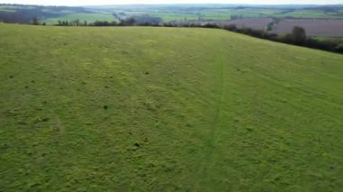 İngiliz Kırsal Bölgesinin Yüksek Açılı Görüntüleri Sharpenhoe Alkışlayıcıları Bedfordshire İngiltere, Tepelerin Turistik Noktası ve İngiliz Çiftlikleri