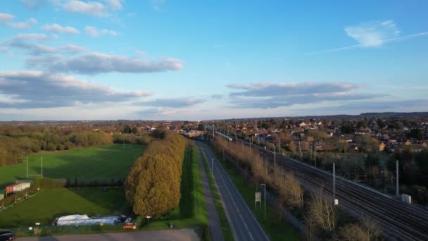 イギリス イギリス ルトン 第8回エイプリル社 2023年 日没時のイングランド北部ルトン市の空中映像 — ストック動画