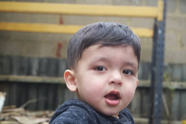 Πορτρέτο Του Χαριτωμένο Μικρό Αγόρι — Φωτογραφία Αρχείου