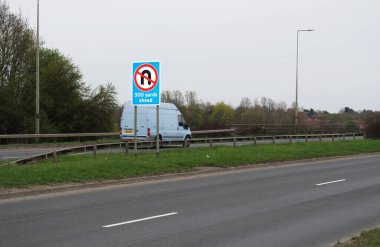 Otobanda yol tabelası