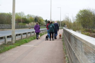 Caldecotte Lake Park ve Lokantalı Pub 'ın Güzel Düşük Açı Manzarası