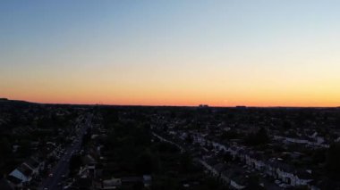 İngiltere 'nin Luton şehrinin günbatımında çekilmiş hava görüntüleri.