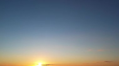 İngiltere 'nin Luton şehrinin günbatımında çekilmiş hava görüntüleri.