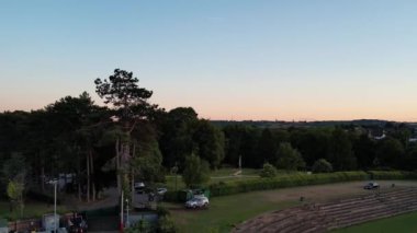 İngiltere 'nin Luton şehrinin günbatımında çekilmiş hava görüntüleri.
