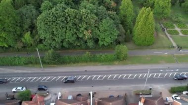 İngiltere 'nin Luton şehrinin günbatımında çekilmiş hava görüntüleri.