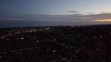 İngiltere 'nin Luton şehrinin gündoğumu sırasındaki hava görüntüleri. 