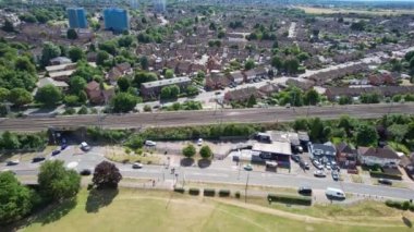 Yüksek Angle Drone 'un Luton Town of England' daki Bulutlu Gün Görüntüsü