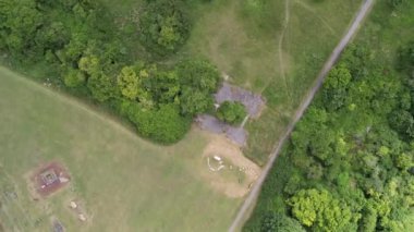 Yüksek Angle Drone 'un Luton Town of England' daki Bulutlu Gün Görüntüsü