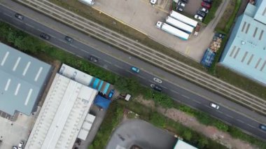 Yüksek Angle Drone 'un Luton Town of England' daki Bulutlu Gün Görüntüsü