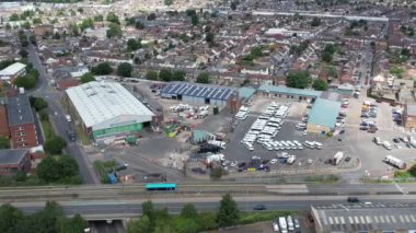 Yüksek Angle Drone 'un Luton Town of England' daki Bulutlu Gün Görüntüsü