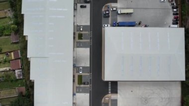 Yüksek Angle Drone 'un Luton Town of England' daki Bulutlu Gün Görüntüsü