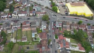 Yüksek Angle Drone 'un Luton Town of England' daki Bulutlu Gün Görüntüsü