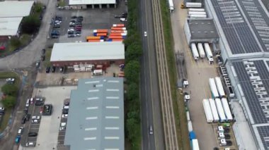 Yüksek Angle Drone 'un Luton Town of England' daki Bulutlu Gün Görüntüsü