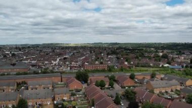 Yüksek Angle Drone 'un Luton Town of England' daki Bulutlu Gün Görüntüsü