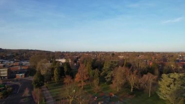 Yüksek Açı Perakende Parkı ve İngiltere Merkez Dunstable Kasabası Büyük Britanya.