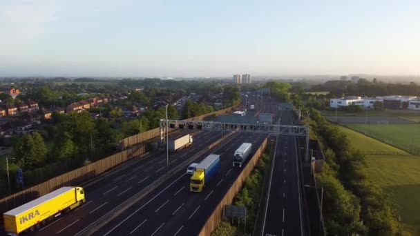 Video Alto Angolo Delle Autostrade Britanniche Durante Fitto Orario Serale — Video Stock