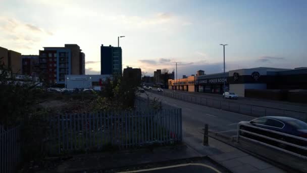 Aufnahmen Der Englischen Stadt Luton Bei Wolkenverhangenem Sonnenuntergang — Stockvideo