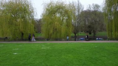 İngiliz Savaş Parkı 'nın havadan görüntüsü. 16-Nisan-2023 tarihlerinde, kısmen bulutlu bir günde, İngiltere 'nin Luton şehrinde Drone' un Kamerası ile görüntüler çekildi.