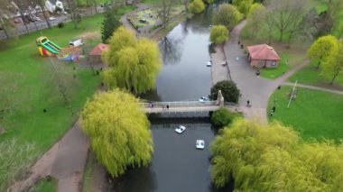 İngiliz Savaş Parkı 'nın havadan görüntüsü. 16-Nisan-2023 tarihlerinde, kısmen bulutlu bir günde, İngiltere 'nin Luton şehrinde Drone' un Kamerası ile görüntüler çekildi.