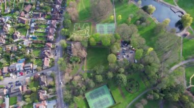 İngiliz Savaş Parkı 'nın havadan görüntüsü. 16-Nisan-2023 tarihlerinde, kısmen bulutlu bir günde, İngiltere 'nin Luton şehrinde Drone' un Kamerası ile görüntüler çekildi.