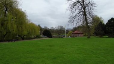 İngiliz Savaş Parkı 'nın havadan görüntüsü. 16-Nisan-2023 tarihlerinde, kısmen bulutlu bir günde, İngiltere 'nin Luton şehrinde Drone' un Kamerası ile görüntüler çekildi.