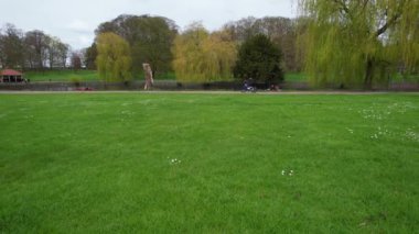 İngiliz Savaş Parkı 'nın havadan görüntüsü. 16-Nisan-2023 tarihlerinde, kısmen bulutlu bir günde, İngiltere 'nin Luton şehrinde Drone' un Kamerası ile görüntüler çekildi.