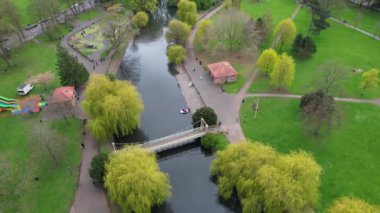 İngiliz Savaş Parkı 'nın havadan görüntüsü. 16-Nisan-2023 tarihlerinde, kısmen bulutlu bir günde, İngiltere 'nin Luton şehrinde Drone' un Kamerası ile görüntüler çekildi.