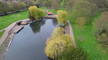 İngiliz Savaş Parkı 'nın havadan görüntüsü. 16-Nisan-2023 tarihlerinde, kısmen bulutlu bir günde, İngiltere 'nin Luton şehrinde Drone' un Kamerası ile görüntüler çekildi.