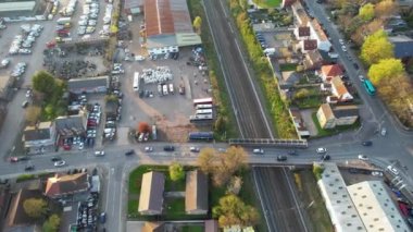 Trenin Raylarda Hareket Ettiği ve Luton Leagrave İstasyonuna Yaklaştığı Hava Görüntüleri