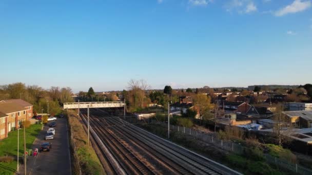 Flygbilder Tågtrafik Spår Och Inflygning Till Luton Leagrave Station England — Stockvideo