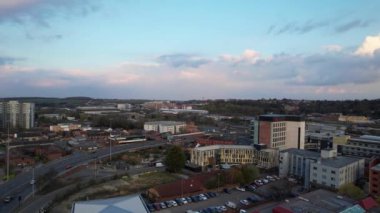 Gün batımında Luton Şehir Merkezi 'nin Hava Görüntüsü