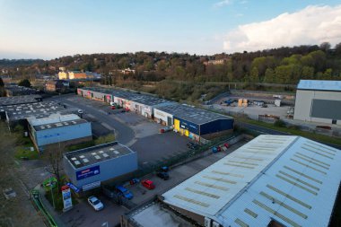 Luton City Residential District 'in havadan görüntüsü, İngiltere, İngiltere. Günbatımında Drone 'un Kamerası