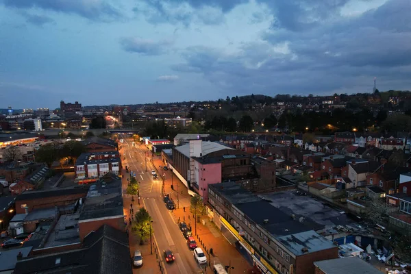 イギリス イングランド ルトン市住宅街の空中ビュー 日没時のドローンのカメラ — ストック写真