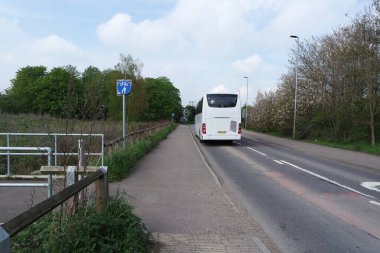 İngiltere 'nin Kempston Bedford şehrinde şehir ve yolların düşük açılı görüntüsü