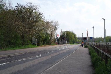 İngiltere 'nin Kempston Bedford şehrinde şehir ve yolların düşük açılı görüntüsü