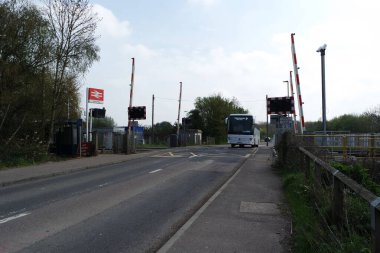 İngiltere 'nin Kempston Bedford şehrinde şehir ve yolların düşük açılı görüntüsü