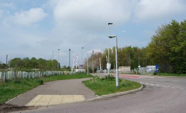 İngiltere 'nin Kempston Bedford şehrinde şehir ve yolların düşük açılı görüntüsü