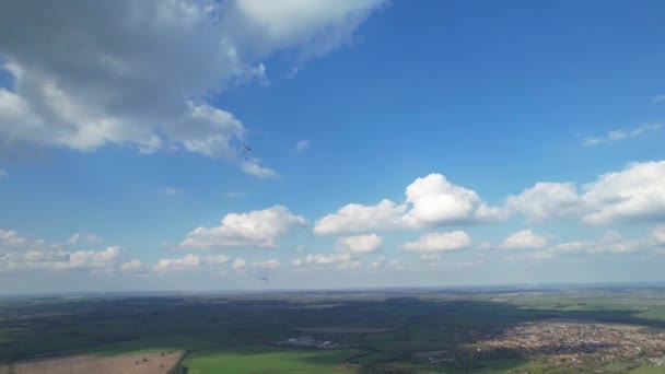 Paragliders Vliegen Het Britse Platteland Video — Stockvideo